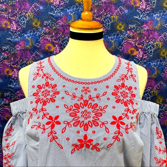 Charter Club Tops - 🌈 Beautiful Embroidered flowers top